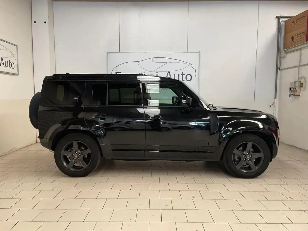 Usata Land Rover Defender Dynamic 199 CV (146 kW) 2024 Nero SUV
