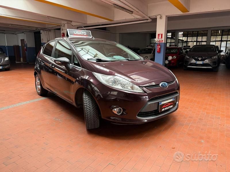 Usata Ford Fiesta 82 CV (60 kW) 2010 Grigio Utilitaria