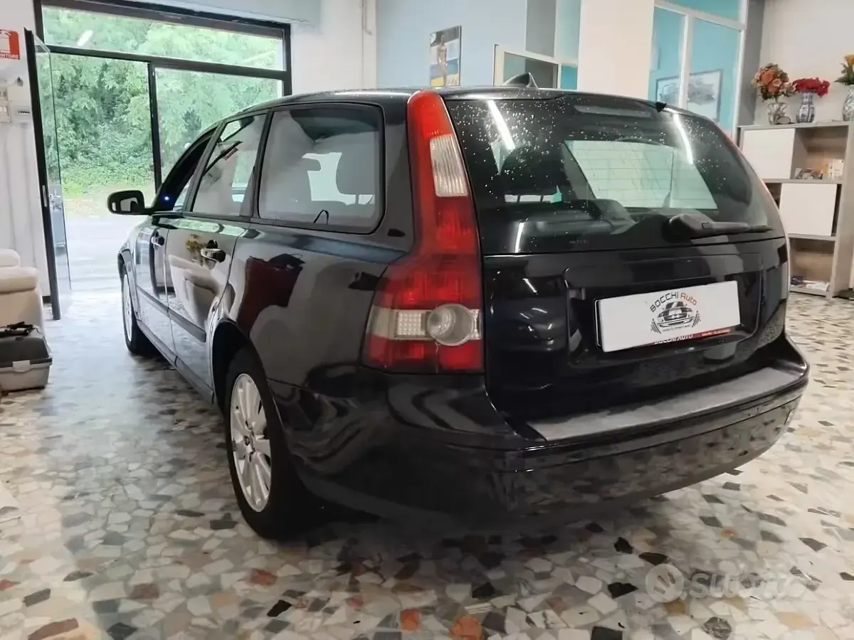 Usata Volvo V50 Summum 109 CV (80 kW) 2007 Nero Station wagon