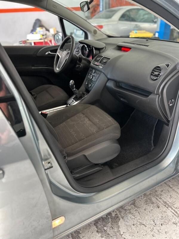 Usata Opel Meriva 100 CV (73 kW) 2012 Grigio Monovolume