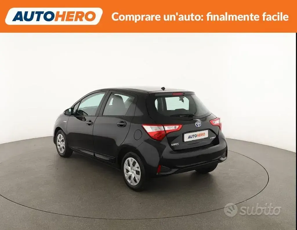 Usata Toyota Yaris Hybrid Active 73 CV (53 kW) 2018 Nero Berlina