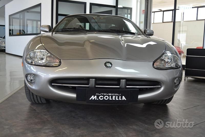 Usata Jaguar XK8 286 CV (210 kW) 1998 Grigio Coupé