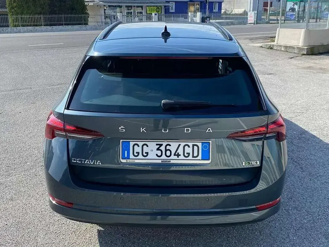 Usata Skoda Octavia 131 CV (96 kW) 2021 Grigio Station wagon