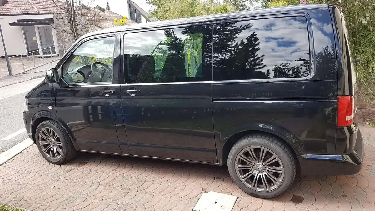 Usata VW Caravelle Comfortline 180 CV (132 kW) 2010 Nero Furgone