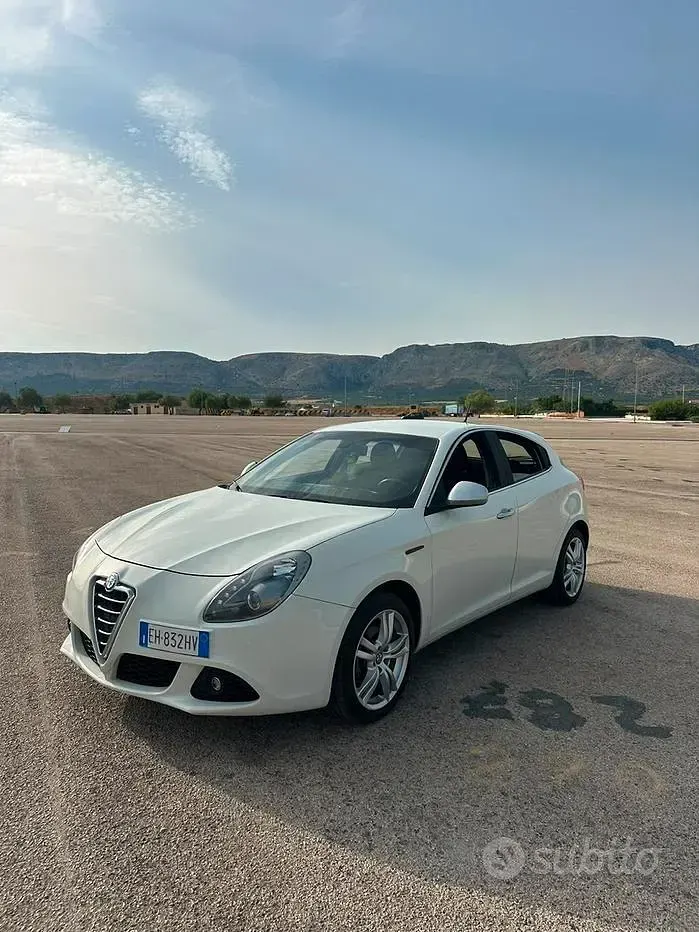 Usata Alfa Romeo Giulietta 105 CV (77 kW) 2012 Bianco Utilitaria