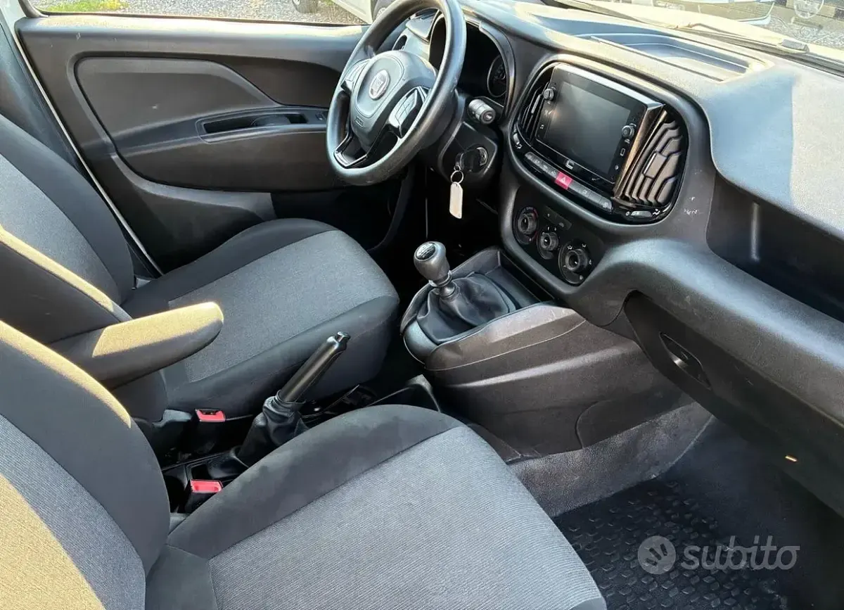 Usata Fiat Doblò 105 CV (77 kW) 2021 Bianco Monovolume