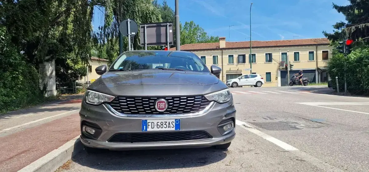 Usata Fiat Tipo Lounge 95 CV (69 kW) 2016 Grigio Berlina