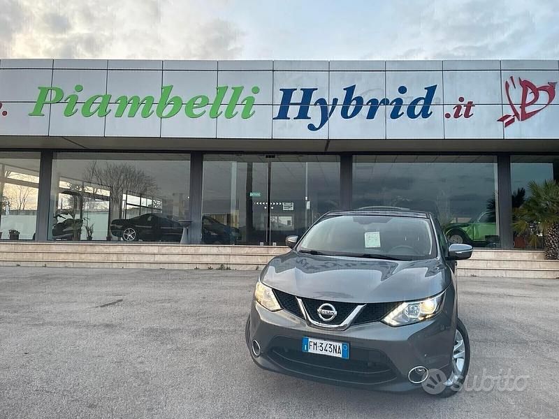 Grigio Usata 2017 Nissan Qashqai Visia SUV | 13.990 € (Cara) - Immagine 1/4