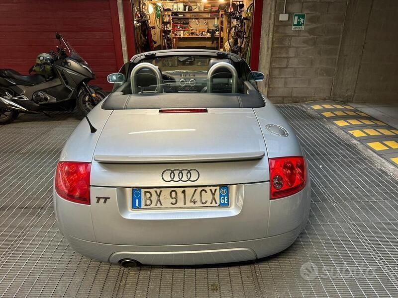 Usata Audi TT Roadster 149 CV (109 kW) 2001 Grigio Cabrio