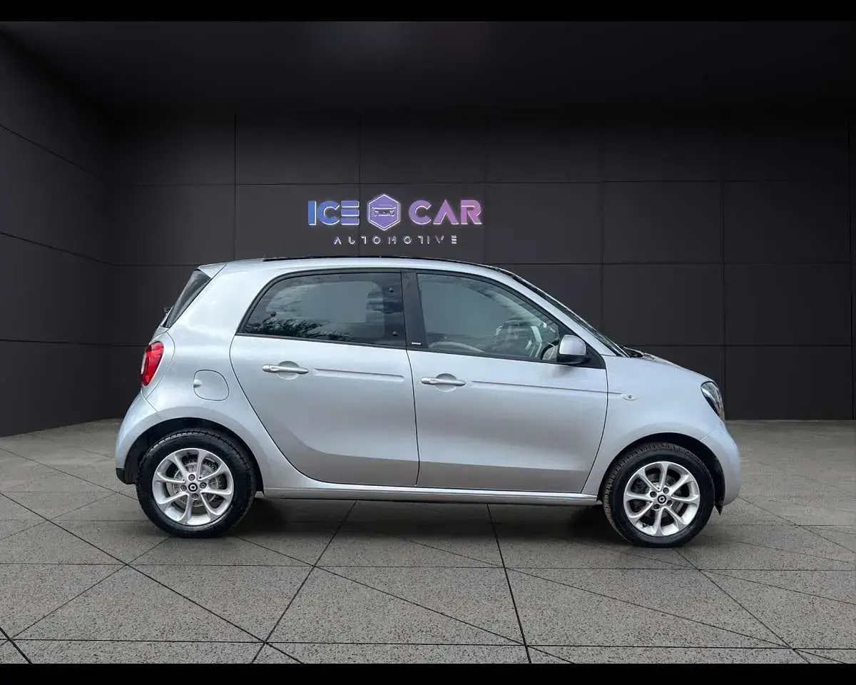 Usata Smart ForFour Passion 71 CV (52 kW) 2016 Grigio Utilitaria