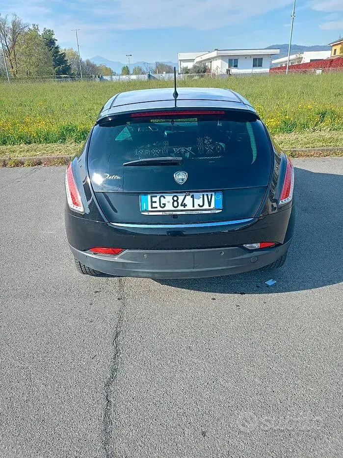 Usata Lancia Delta 120 CV (88 kW) 2011 Nero Utilitaria