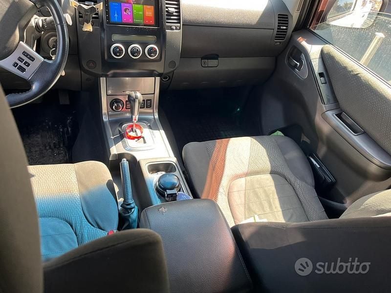 Usata Nissan Navara 190 CV (139 kW) 2011 Bianco Pick-up