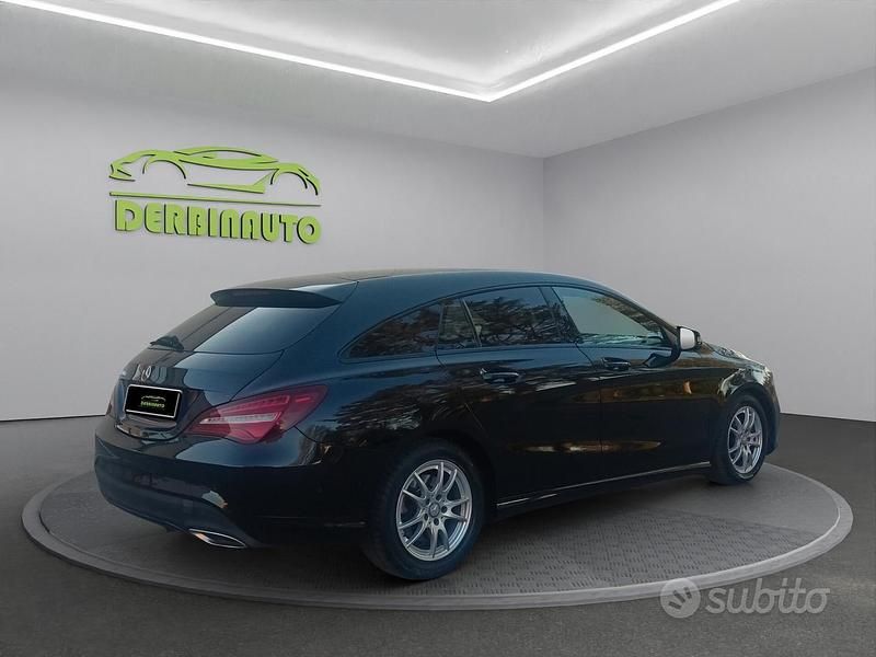 Käytetty Mercedes CLA200 Business 136 HP (100 kW) 2017 Musta Sedan