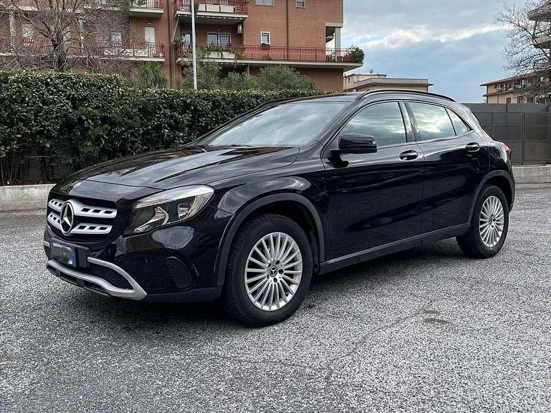 Usata Mercedes GLA200 Business 136 CV (100 kW) 2017 Nero SUV