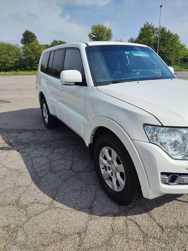 Usata Mitsubishi Pajero Intense 190 CV (139 kW) 2016 Bianco SUV