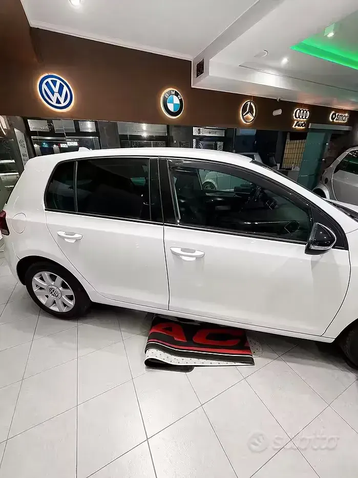 Usata VW Golf VI Highline 102 CV (75 kW) 2010 Bianco Utilitaria