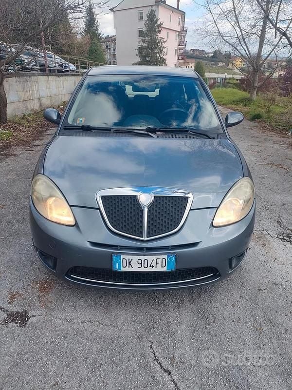 Usata Lancia Ypsilon 90 CV (66 kW) 2007 Grigio Utilitaria