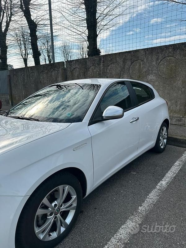 Usata Alfa Romeo Giulietta Super 120 CV (88 kW) 2017 Bianco Utilitaria