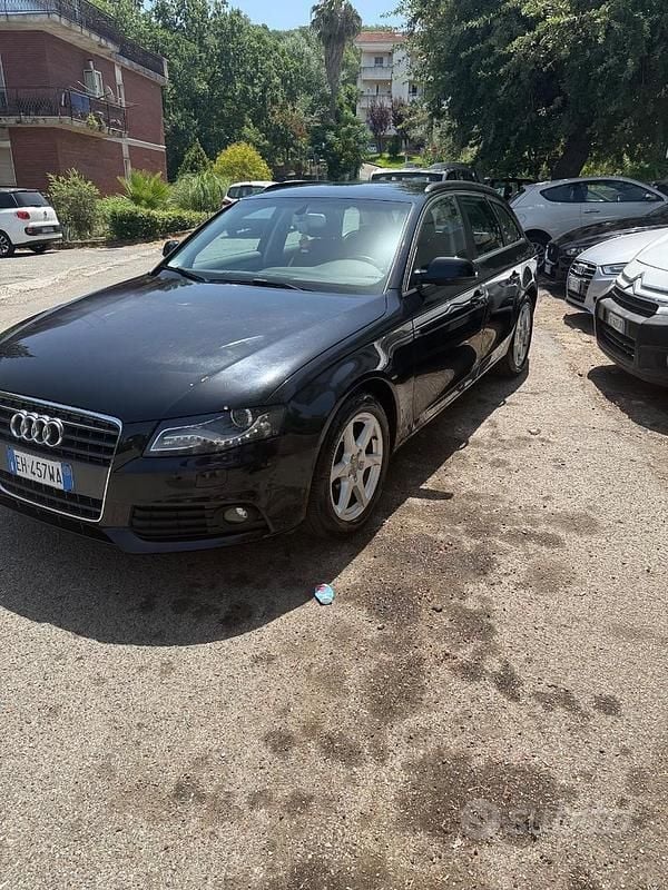 Nero Usata 2012 Audi A4 Tre volumi | 6999 € (Buon prezzo) - Immagine 1/4