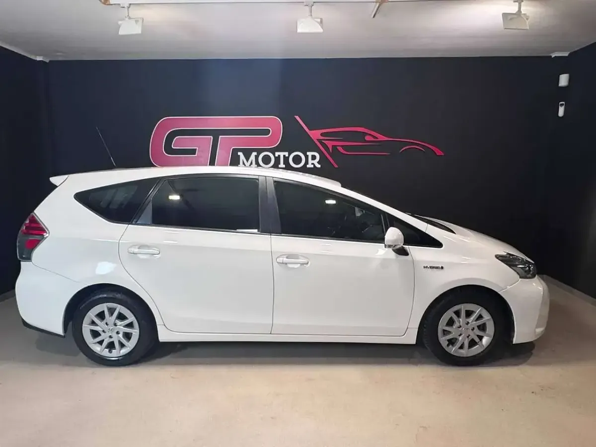 Usata Toyota Prius Lounge 99 CV (72 kW) 2016 Bianco Monovolume