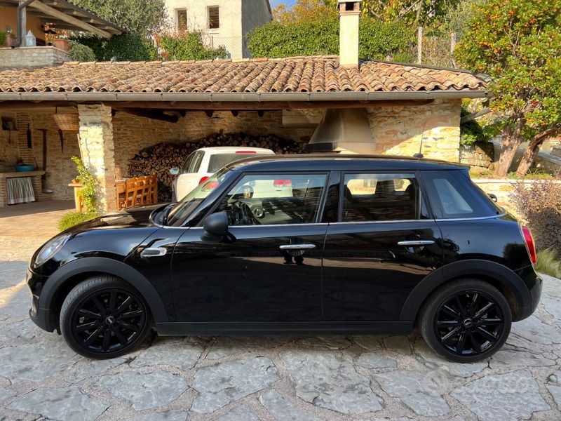 Usata Mini ONE 75 CV (55 kW) 2017 Nero Utilitaria