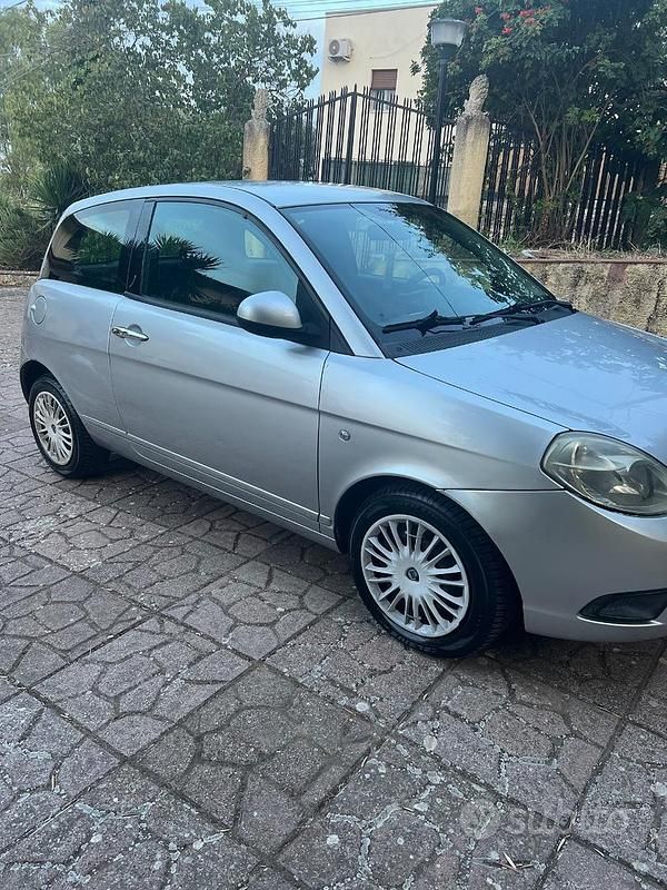 Usata Lancia Ypsilon 60 CV (44 kW) 2011 Utilitaria