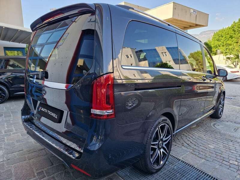 Usata Mercedes V300 Exclusive 239 CV (175 kW) 2019 Graphitgrau metallic Monovolume