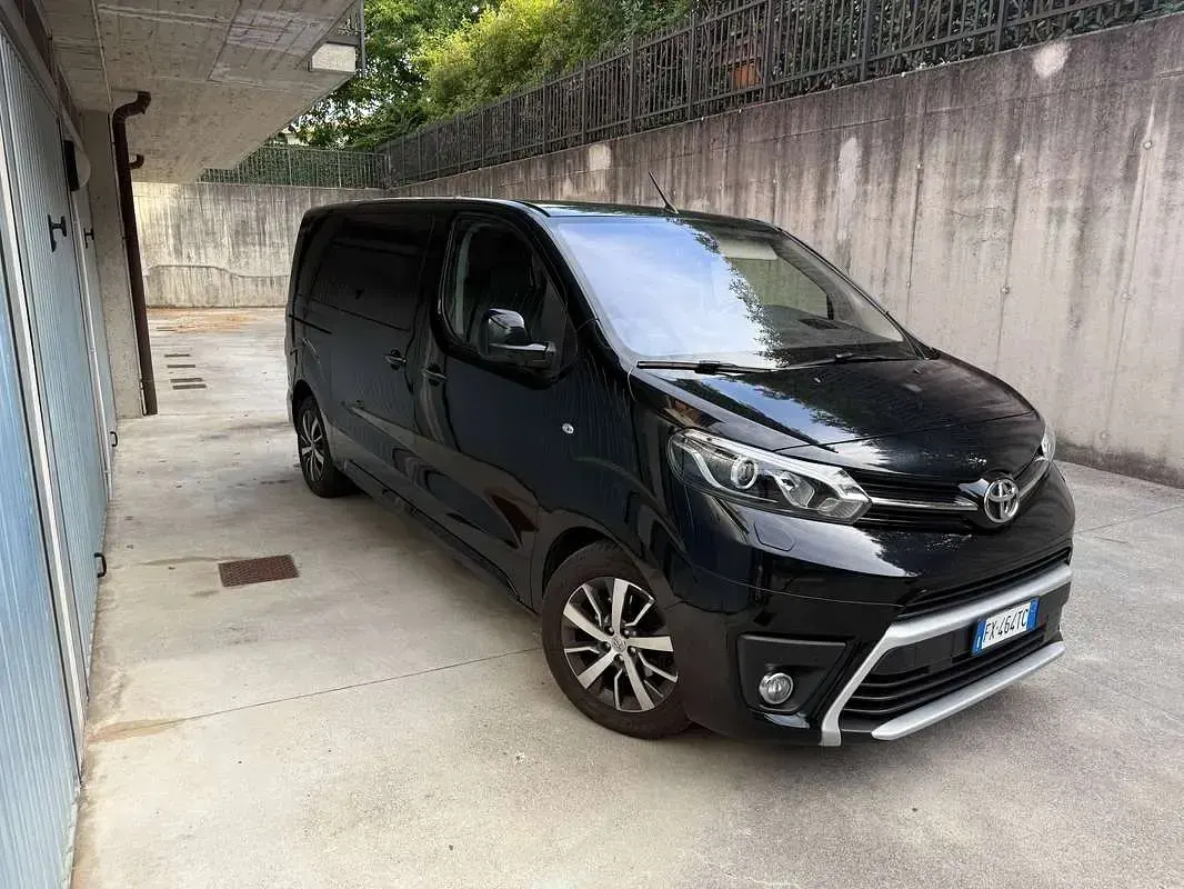 Usata Toyota Proace Luxury 150 CV (110 kW) 2019 Nero Monovolume