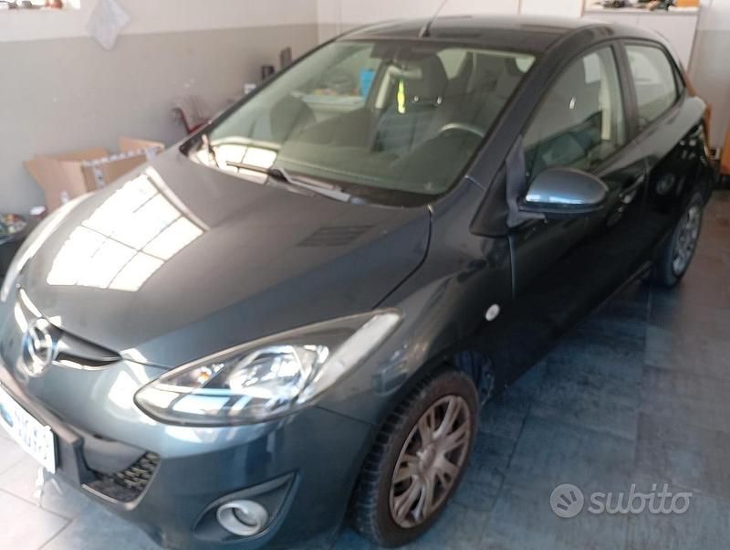 Usata Mazda 2 Trendy 75 CV (55 kW) 2013 Grigio Utilitaria