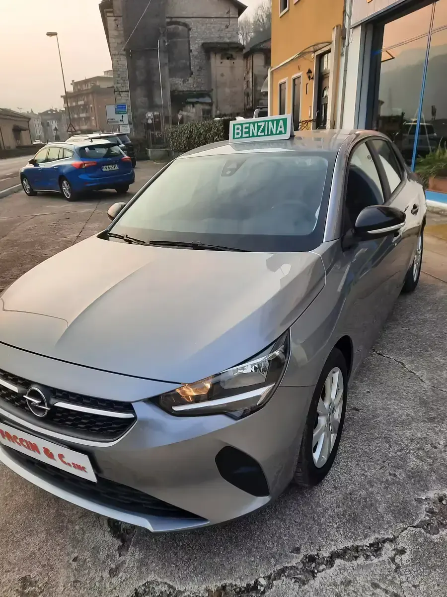 Używany Opel Corsa Elegance 75 KM (55 kW) 2021 Srebrny Sedan/Limuzyna