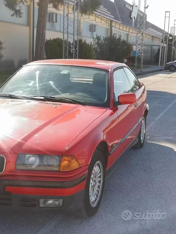 Usata BMW 318 140 CV (102 kW) 1992 Rosso Coupé
