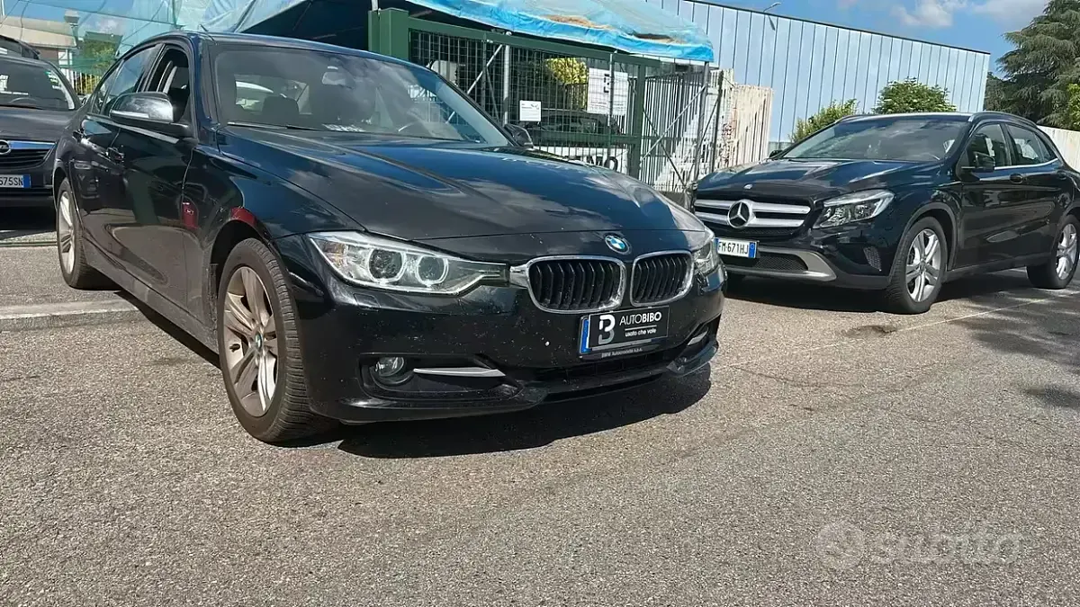 Usata BMW 318 Sport Line 143 CV (105 kW) 2012 Nero Berlina