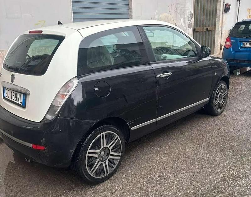 Usata Lancia Ypsilon 60 CV (44 kW) 2010 Utilitaria
