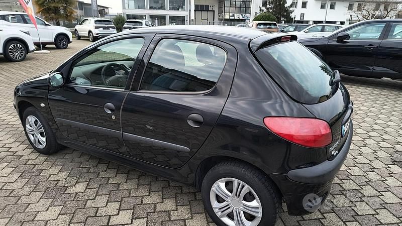 Usata Peugeot 206 75 CV (55 kW) 2001 Nero Berlina
