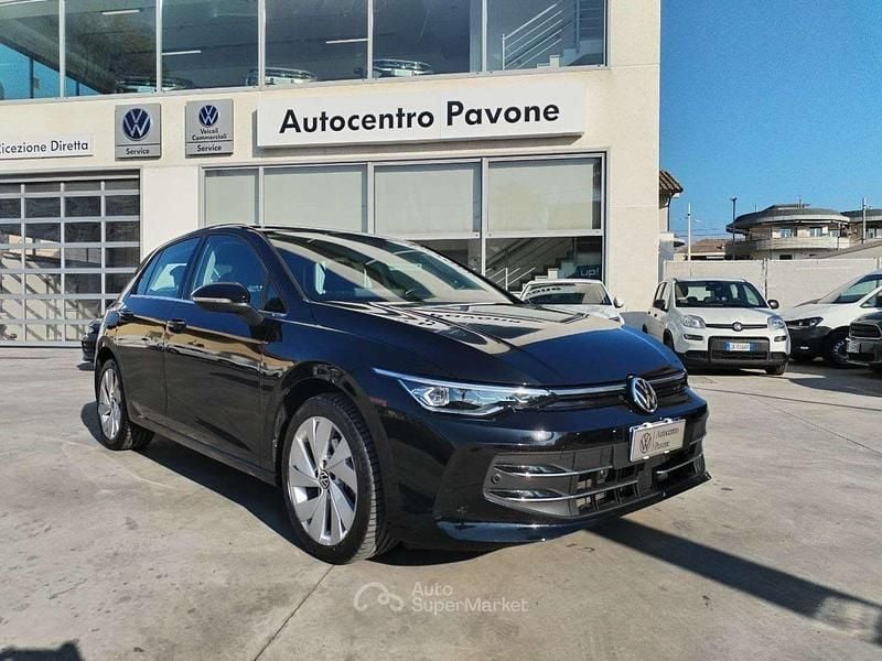 Usata VW Golf VIII IQ Drive 150 CV (110 kW) 2025 Grenadill black met. Berlina