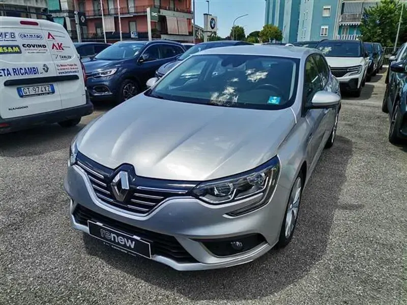 Usata Renault Mégane IV Intens 110 CV (80 kW) 2018 Grigio chiaro