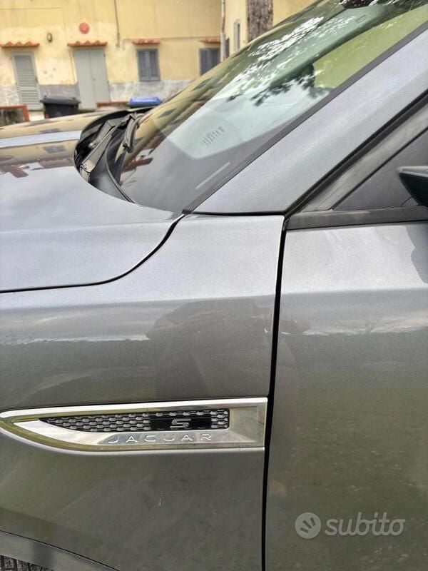 Usata Jaguar E-Pace 200 CV (147 kW) 2019 Grigio SUV