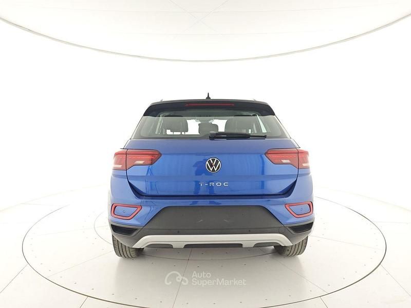 Usata VW T-Roc Life 110 CV (80 kW) 2023 Blu SUV