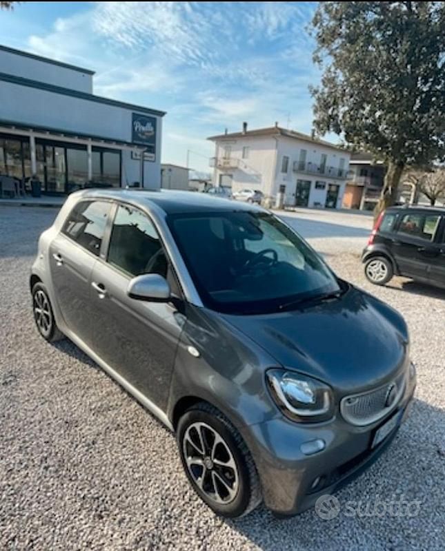 Begagnad Smart ForFour Passion 71 HK (52 kW) 2016 Silver Halvkombi