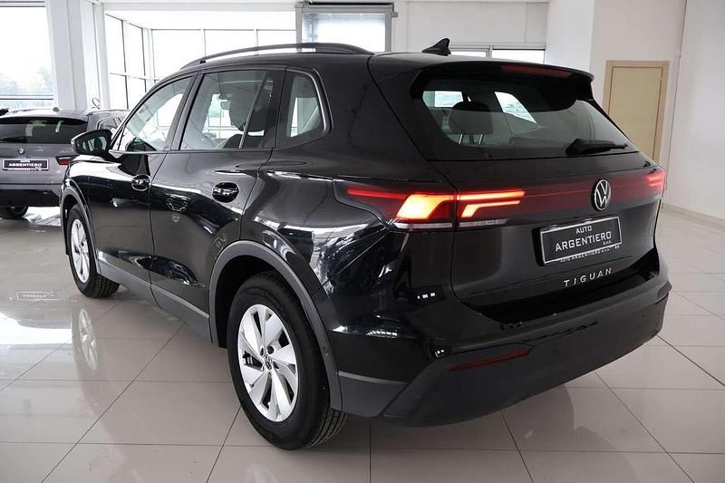 Usata VW Tiguan Life 150 CV (110 kW) 2025 Deep black SUV