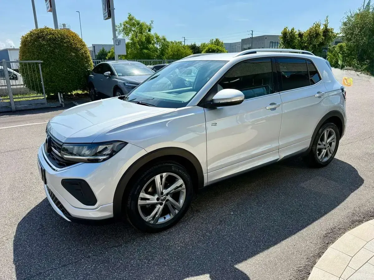Usata VW T-Cross R-line 116 CV (85 kW) 2024 Argento SUV
