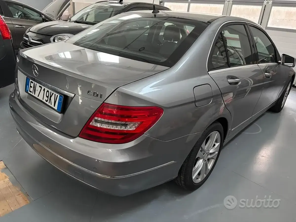 Usata Mercedes C220 170 CV (125 kW) 2011 Grigio Berlina
