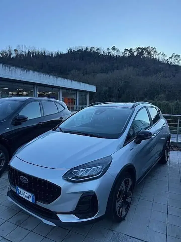 Usata Ford Fiesta Active 124 CV (91 kW) 2022 Argento Berlina