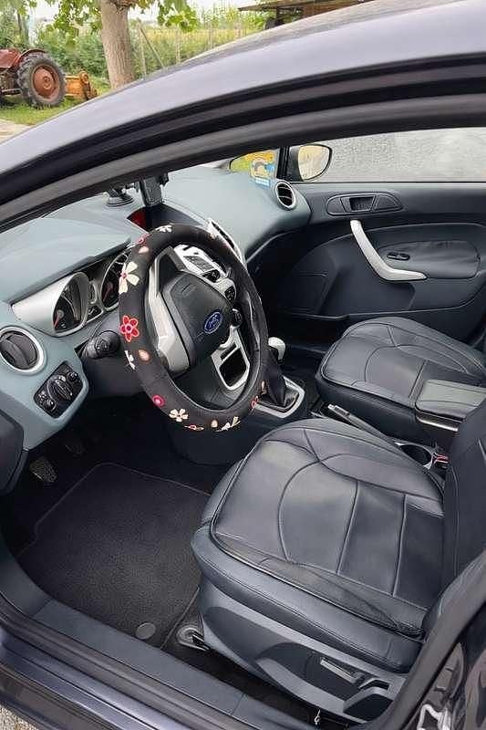 Usata Ford Fiesta Titanium 82 CV (60 kW) 2011 Grigio Utilitaria