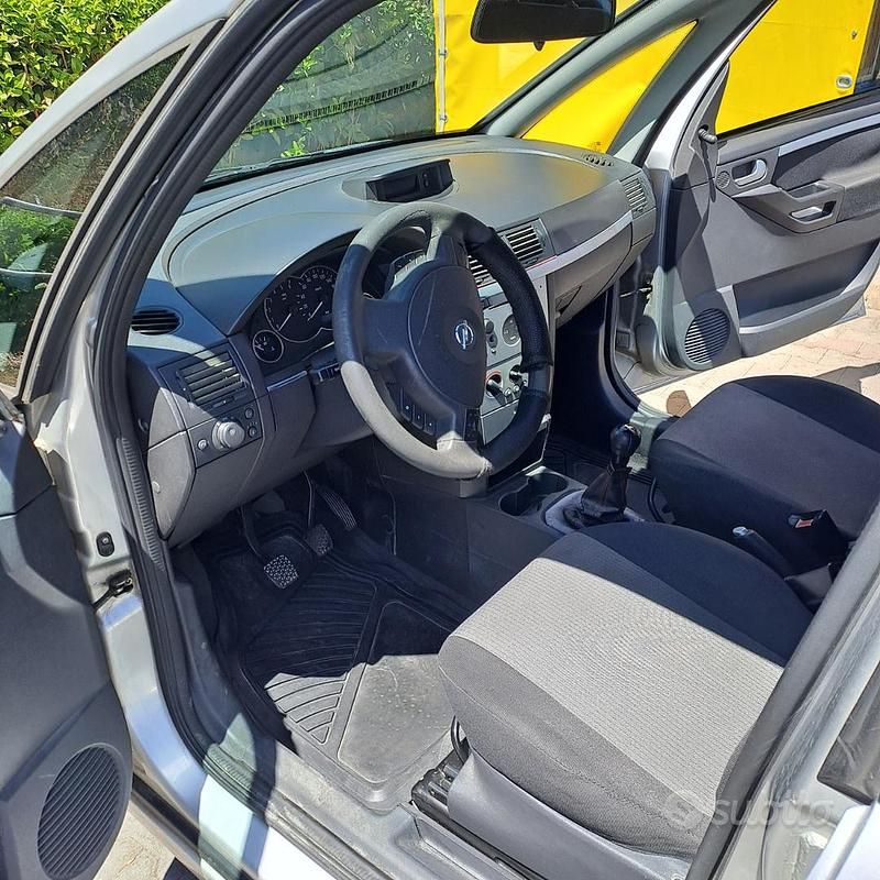 Usata Opel Meriva 75 CV (55 kW) 2004 Grigio Monovolume