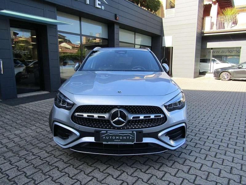 Usata Mercedes GLA200 Premium 163 CV (119 kW) 2025 Argento hightech SUV