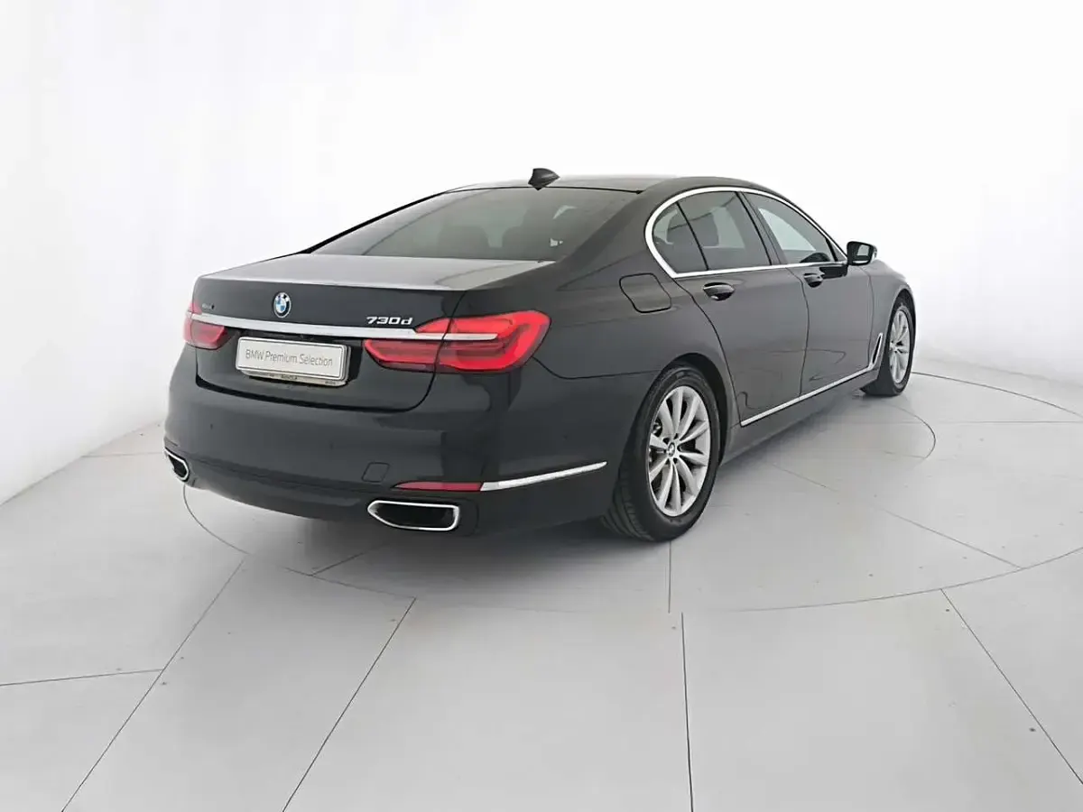 Usata BMW 730 265 CV (194 kW) 2019 Black sapphire Berlina