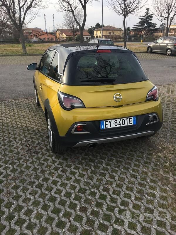 Usata Opel Adam Rocks Rocks 101 CV (74 kW) 2015 Utilitaria