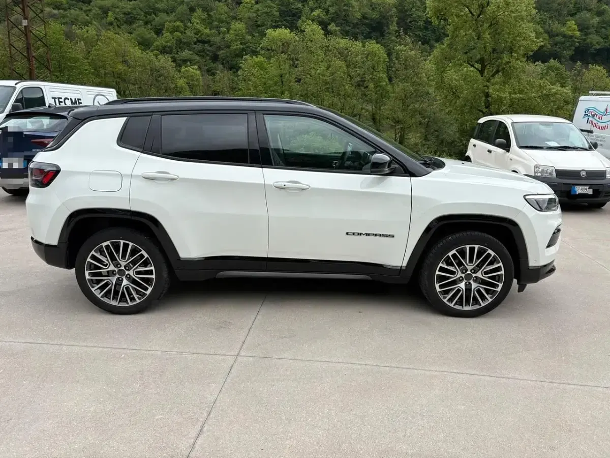 Usata Jeep Compass Summit 131 CV (96 kW) 2025 Bianco SUV