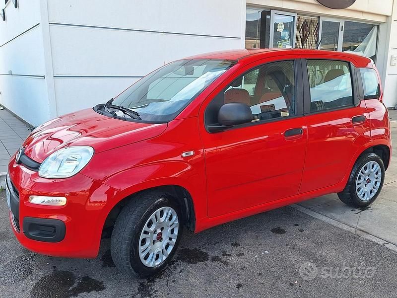 Usata Fiat Panda Easy 69 CV (50 kW) 2017 Rosso Berlina